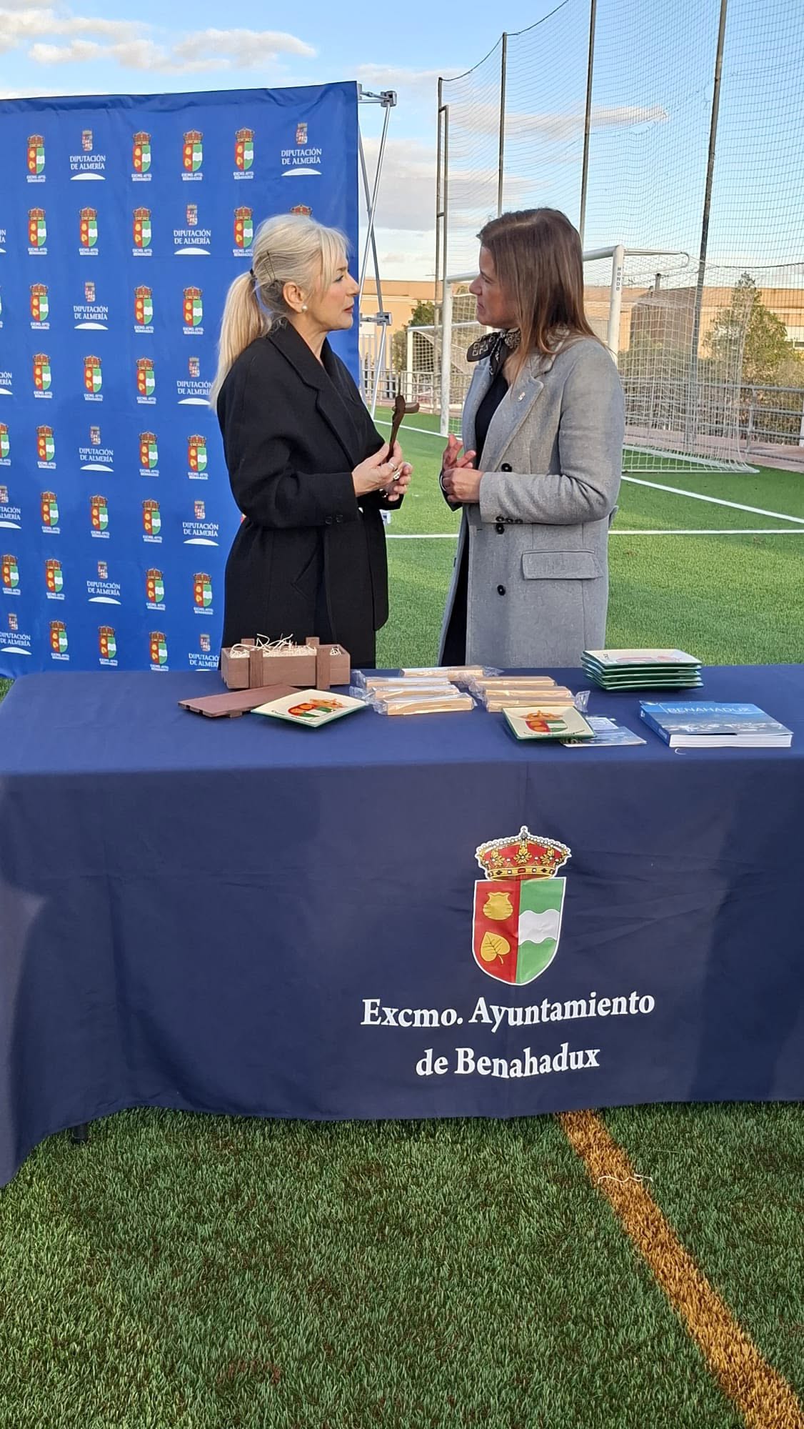 Nuevo equipamiento deportivo: arco, photocall y podio