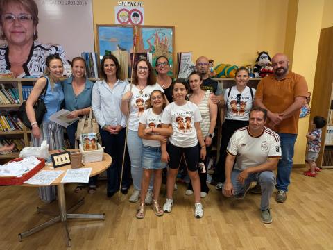 La autora Maribel Ávila visita la Biblioteca